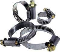 Vier Metallschlauchschellen in verschiedenen Größen, die ihre verstellbaren Mechanismen mit Schrauben und Rillen zeigen, die zum Befestigen von Schläuchen verwendet werden.