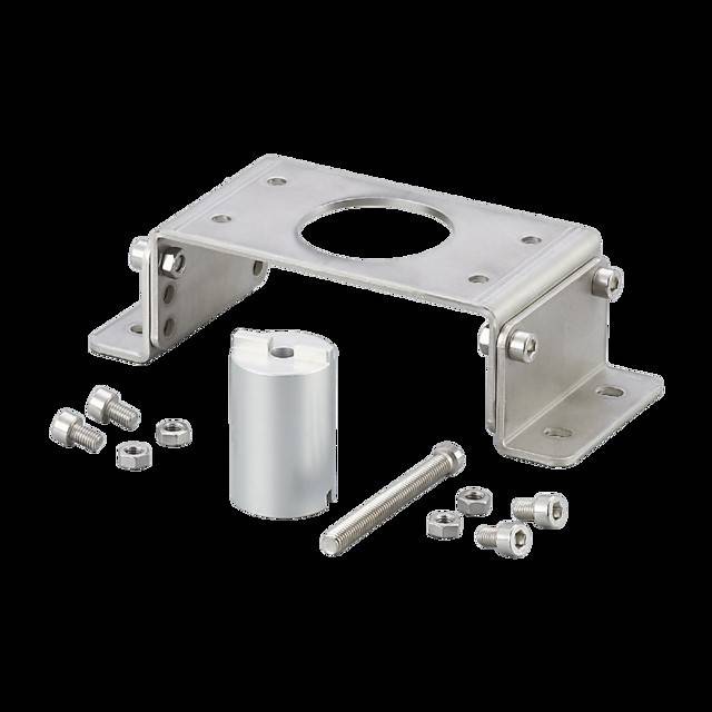 Metallbefestigungsklammer-Set mit Schrauben, Muttern und einem zylindrischen Abstandshalter, auf einem schwarzen Hintergrund angeordnet.