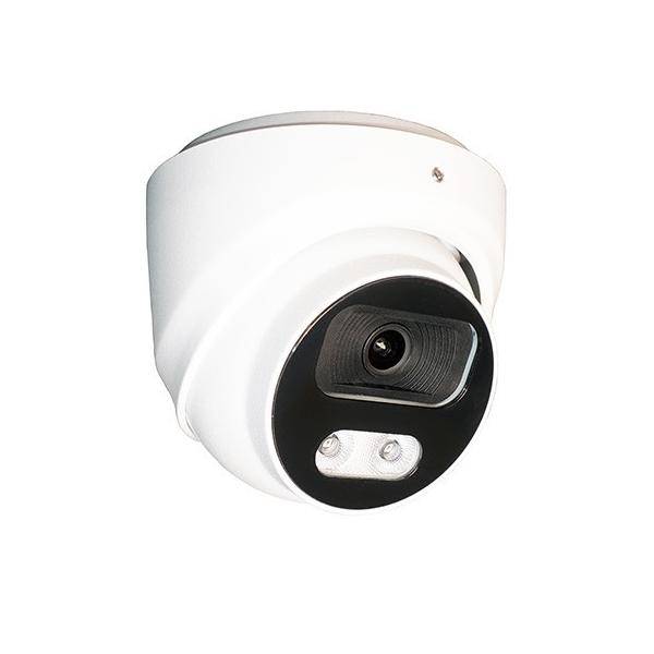 Eine weiße Überwachungskamera mit Linse und zwei Infrarotlichtern in einem Kuppelgehäuse, konstruiert für die Deckenmontage.
