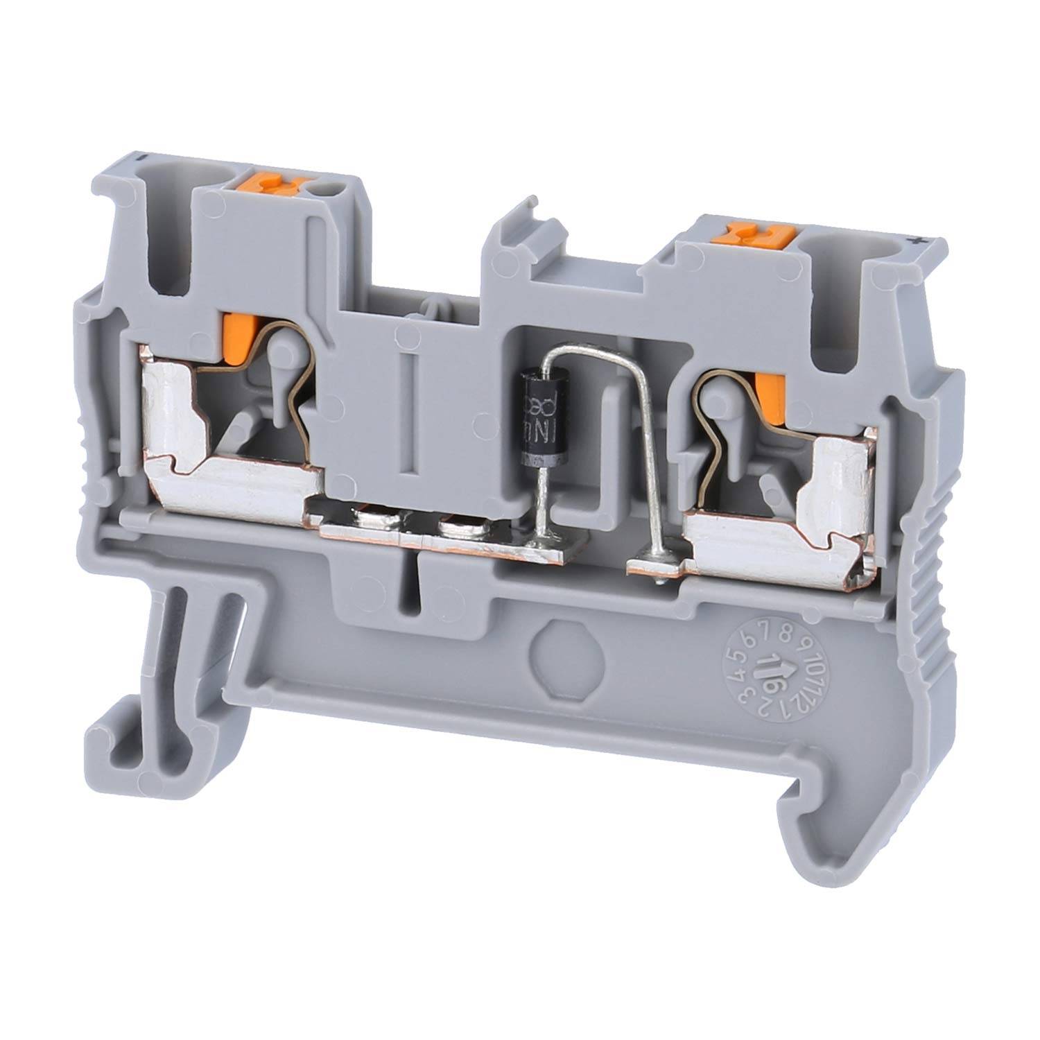 Eine schwarze zylindrische Kunststoffkomponente mit strukturierter Griffoberfläche und einem sichtbaren inneren Teil, wahrscheinlich ein Stecker oder mechanisches Teil, auf weißem Hintergrund.