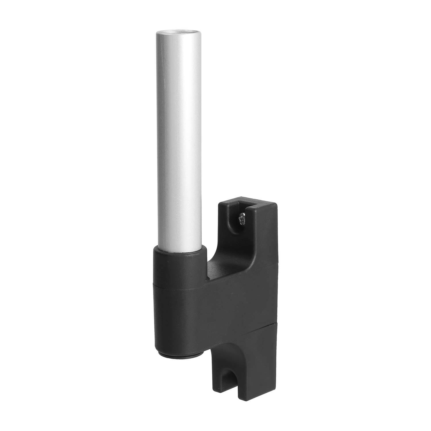 Eine wandmontierte Aluminium-Sicherheitshandstütze mit einem schwarzen Halterungsbügel, die entwickelt wurde, um eine Person bei Bedarf zu unterstützen und zu stabilisieren.