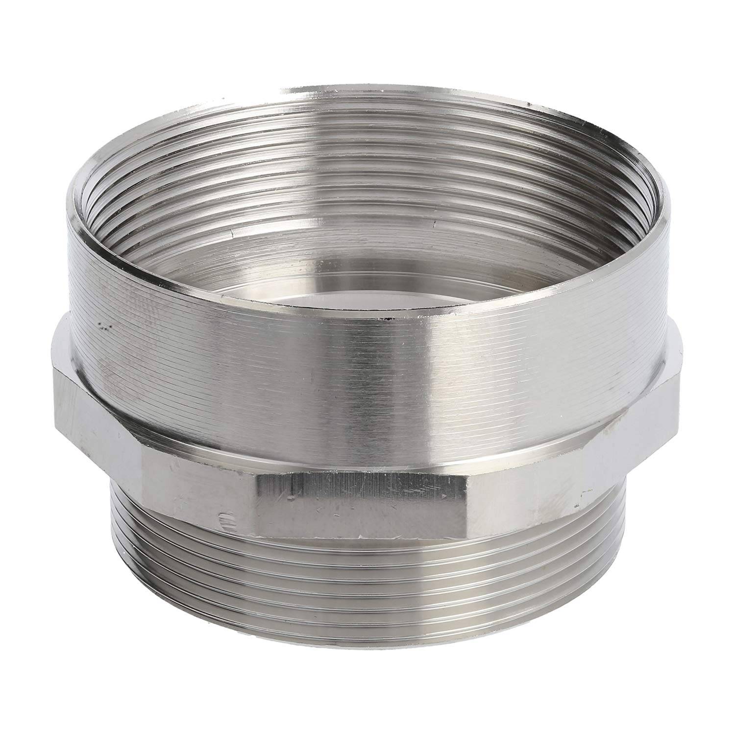 Ein metallischer Gewindestecker, zylindrisch geformt, wird zum Verbinden von Rohren in Sanitär- oder Industrieanwendungen verwendet.