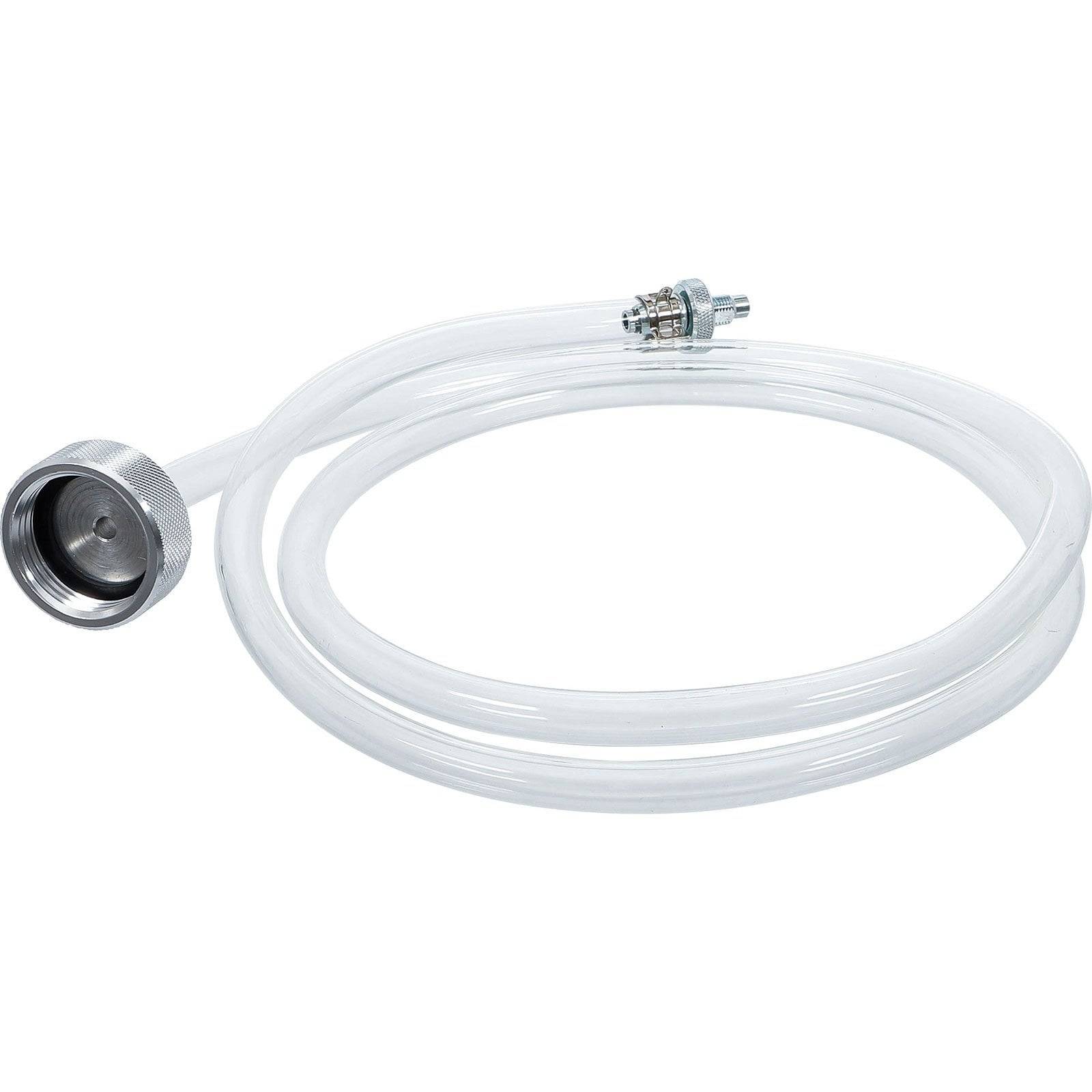 Ein langer, gewundener, transparenter Plastikschlauch mit einem Metallverbinder an einem Ende, der wahrscheinlich zum Übertragen von Flüssigkeiten oder Gasen verwendet wird.