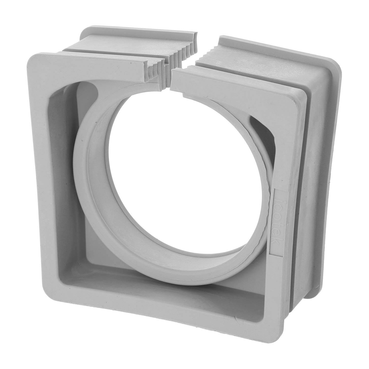 Ein quadratisches graues Kunststoff-Montageflansch mit einer kreisförmigen Öffnung und gerillten Kanten, das zum Befestigen von Rohren oder Kanälen verwendet wird.