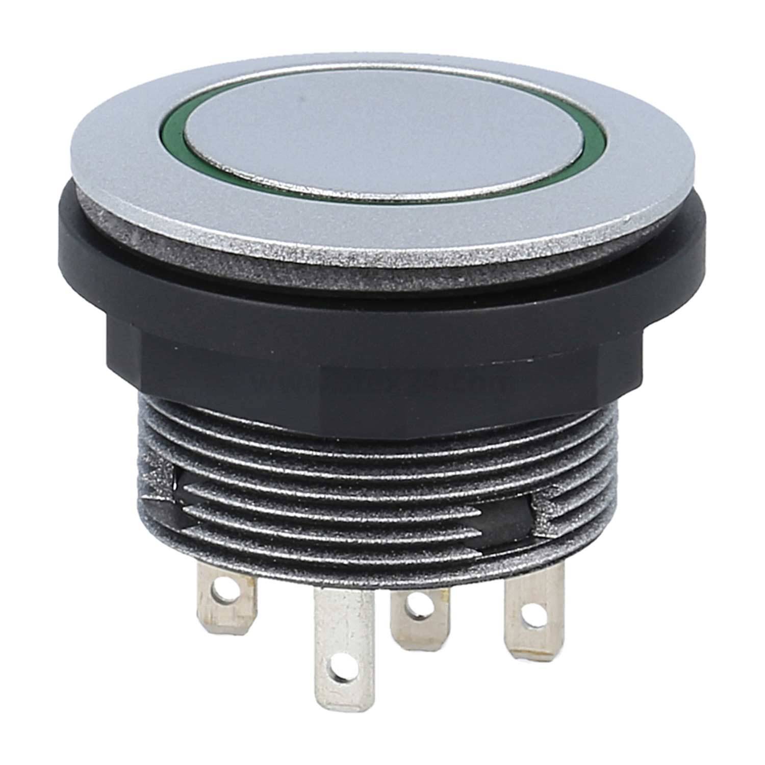 Runder metallischer Druckknopf mit einem grünen Ring, montiert auf einer geränderten schwarzen Basis mit mehreren Zinken, für elektronische Verbindungen.