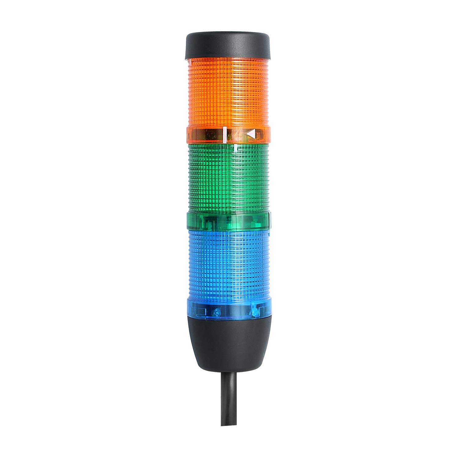 Mehrfach geschichteter Signalturm mit drei verschiedenfarbigen LED-Modulen: orange, grün und blau, verwendet für visuelle Warnhinweise an Maschinen.