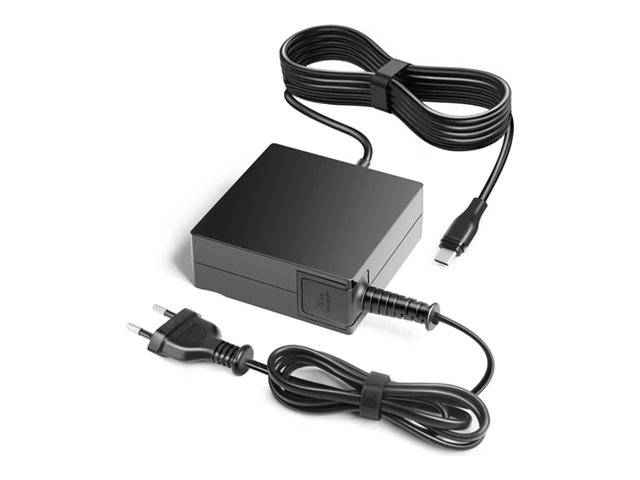 Schwarzer Stromadapter mit Spiralkabel, Stecker und DC-Anschluss auf weißem Hintergrund.