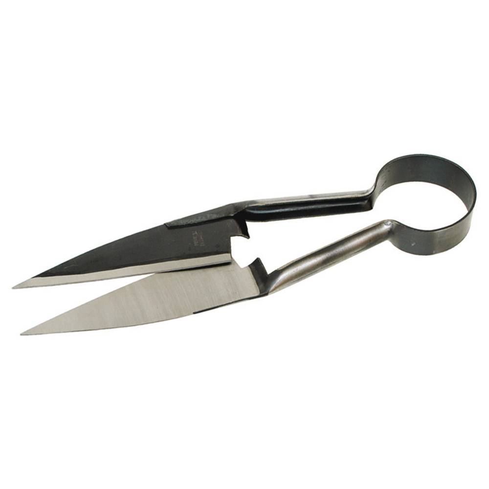 Altmodische Schafscheren mit scharfen, spitzen Klingen und einer Schlaufengriff. Verwendet zum Trimmen von Wolle, mit rustikalem Metalldesign.