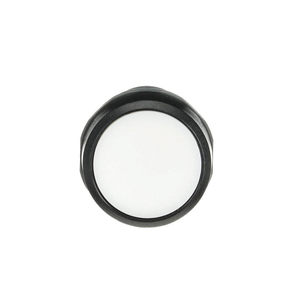 Ein weißer kreisförmiger Knopf mit schwarzem Rand, von oben betrachtet.