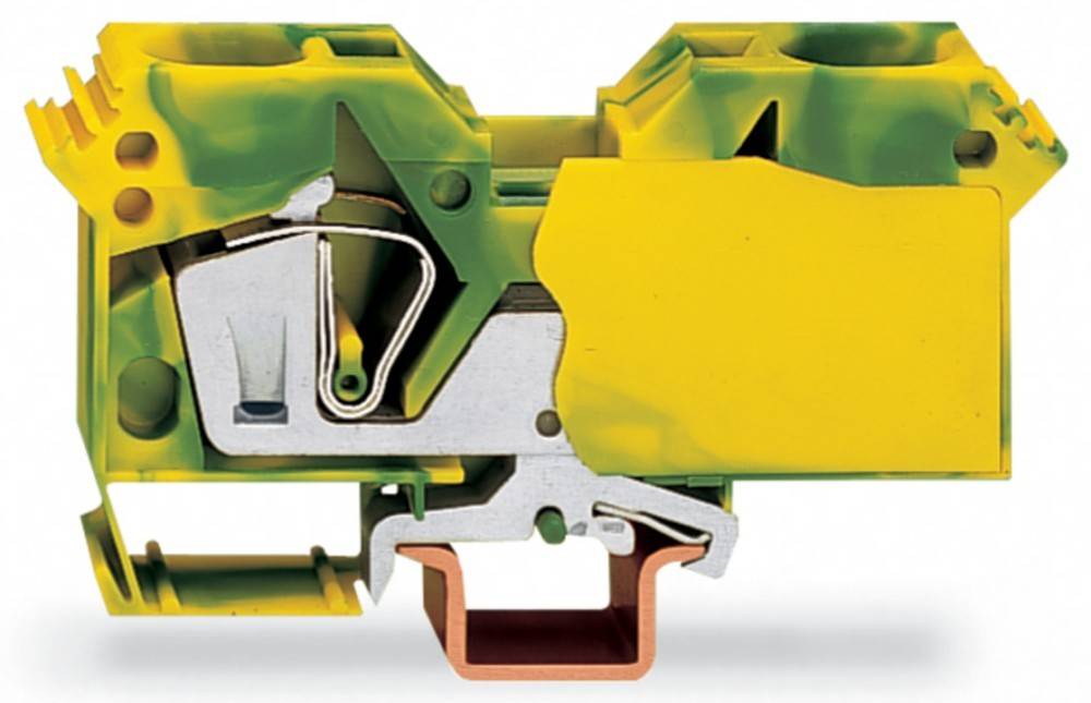 Ein Nahaufnahme eines Klemmenblockes mit grünem und gelbem Gehäuse, der die internen Metallkomponenten für elektrische Verbindungen zeigt.