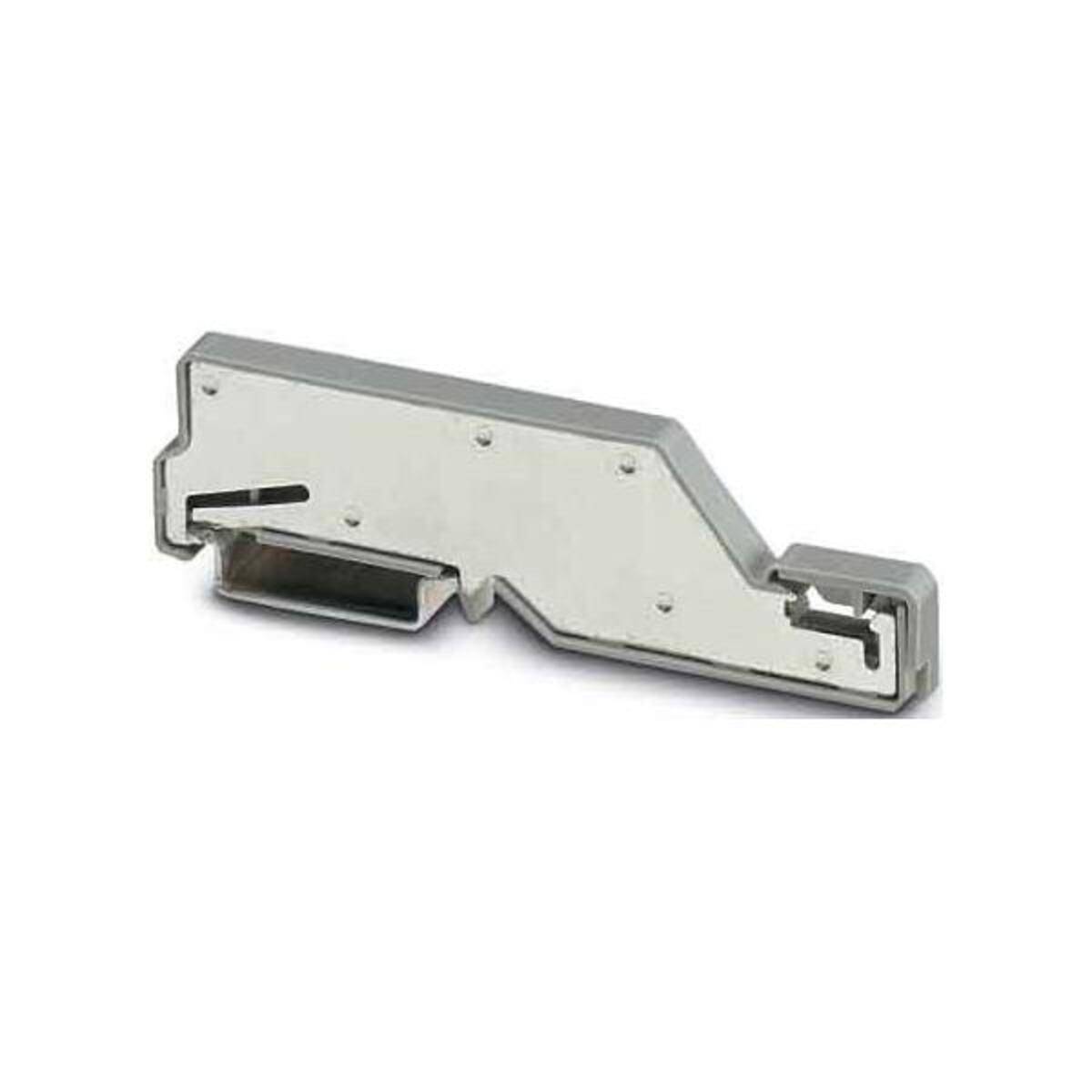 Metallischer Elektrostecker mit rechteckiger Kontaktöffnung und Befestigungsclip auf weißem Hintergrund.