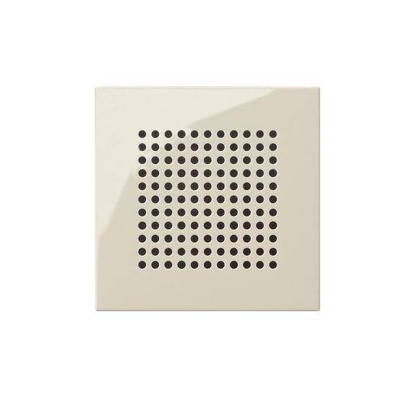 Ein quadratischer beiger Lüftungsdeckel mit einem Raster aus kleinen kreisförmigen Löchern, der für die Luftzirkulation in Innenräumen konzipiert ist.