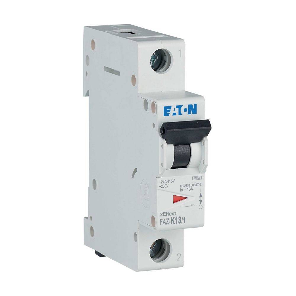 Eaton FAZ-K13/1 Leitungsschutzschalter, einpolig, weiß mit schwarzem Schalter, ausgelegt für 13A elektrischen Schutz, Seitenprofilansicht.