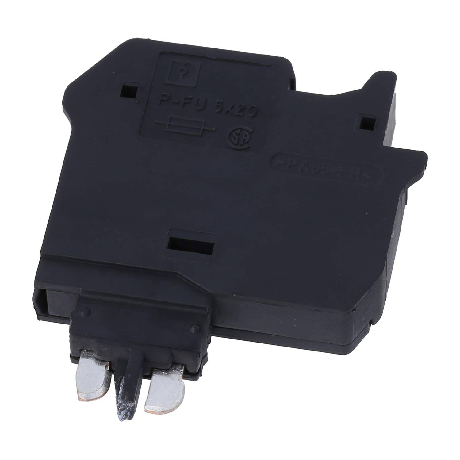 Eine kleine, schwarze elektrische Komponente mit Metallstiften und der Bezeichnung „P-FU 3120