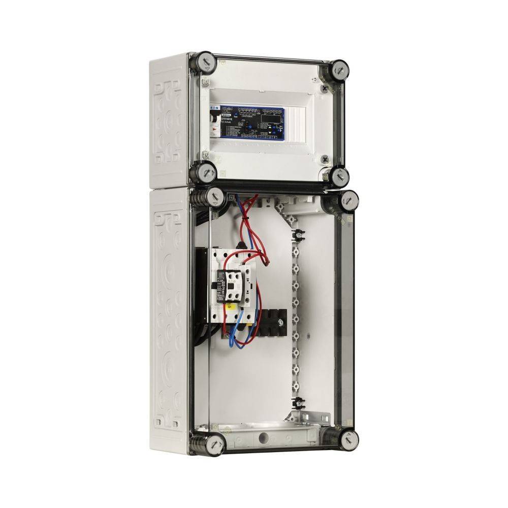 Eine elektronische Steuerbox mit montierter Leiterplatte und Verkabelung; verwendet für elektrisches Management und Automatisierung.