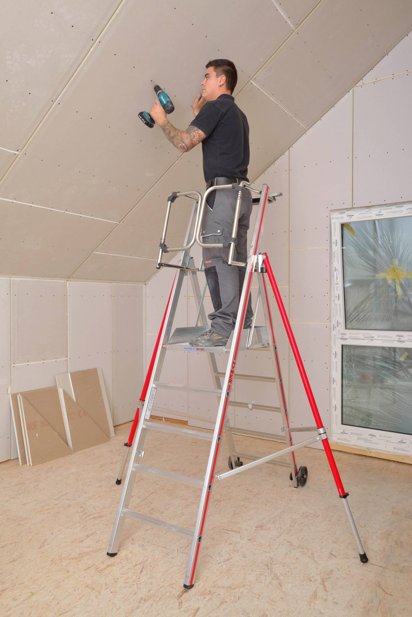 Hymer Plattformleiter Protect mit selbstschließender Sicherheitstüre 5 Sprossen