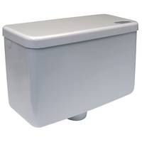 Ein weißer rechteckiger Toilettenspülkasten mit einem silbernen Spülknopf, von schräg oben betrachtet.