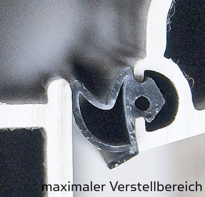 Nahaufnahme einer mechanischen Komponente mit Zahnrädern, teilweise sichtbarer Text 'maximaler Verstellbereich', der den verstellbaren Bereich angibt.