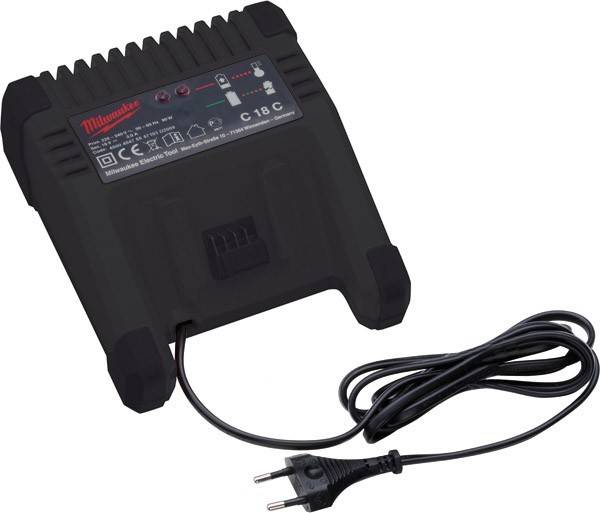 Akkuladegerät mit Anschlusskabel für Elektrowerkzeuge. Das Gerät verfügt über Anzeigelichter und die Markierung 'Milwaukee C 18 C'.