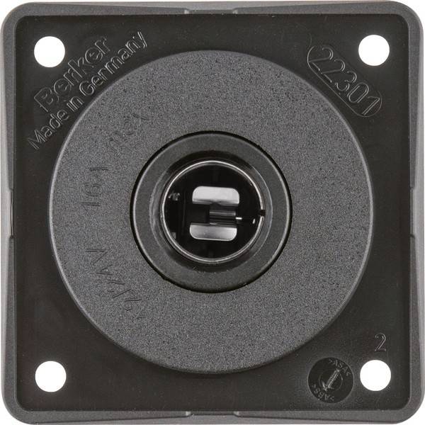 Ein quadratisches schwarzes elektrisches Anschlusspanel mit dem Text 