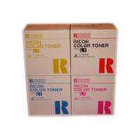 Vier Boxen mit Ricoh-Farbtoner in einem 2-mal-2-Stapel angeordnet, beschriftet mit Gelb, Schwarz, Cyan und Magenta.