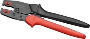 Ein Crimpwerkzeug mit rotem Griff und schwarzem Oberteil, das zum Befestigen von Anschlüssen an Kabeln in elektrischen und Netzwerkanwendungen verwendet wird.