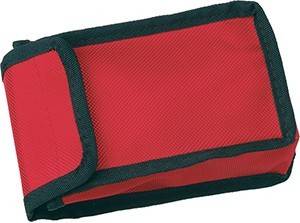 Ein roter Stoff-Beutel mit schwarzer Einfassung, teilweise geöffnet, der Lager- oder Transportfähigkeit andeutet.