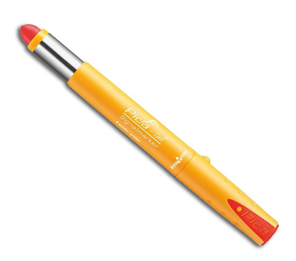 Gelmarker Yellow Pica mit roter Kappe und roter Spitze, diagonal auf weißem Hintergrund dargestellt.