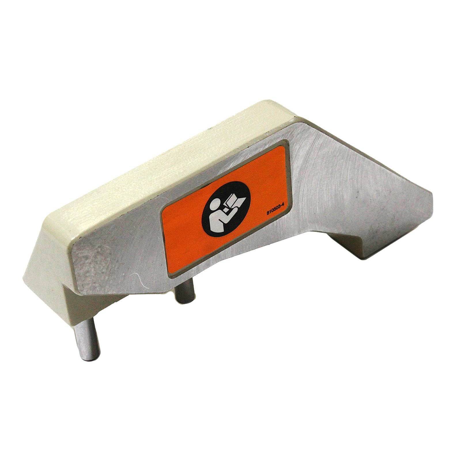 Ein orangefarbenes Schild mit einem Symbol, das „Kind an Bord
