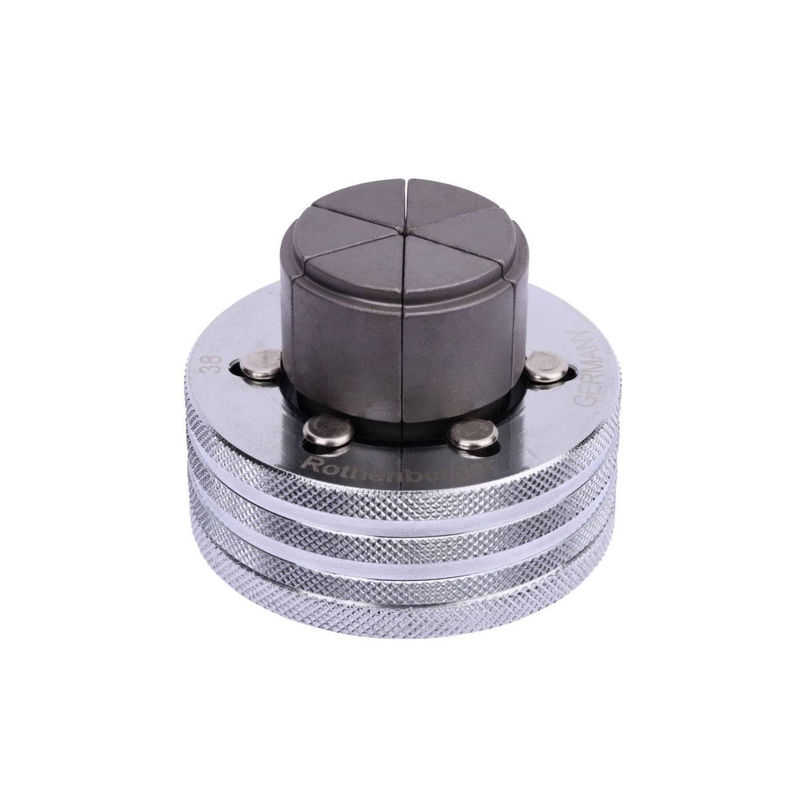 Ein Stahl- und Schwarzwerkzeug mit einer kreisförmigen Metallbasis und einer segmentierten Oberseite, das für industrielle oder mechanische Zwecke verwendet wird.