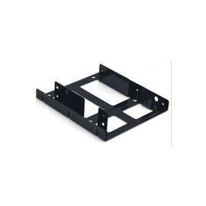 Eine schwarze Metall-Festplattenbefestigungshalterung zum Einbau einer 2,5-Zoll-SSD in einen 3,5-Zoll-Festplattenschacht, mit Schraubenlöchern für sichere Befestigung.