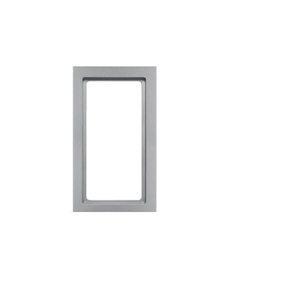 Ein schlichter grauer rechteckiger Rahmen mit einem hohlen Zentrum, der einer Tür- oder Fensterrahmen ähnelt.