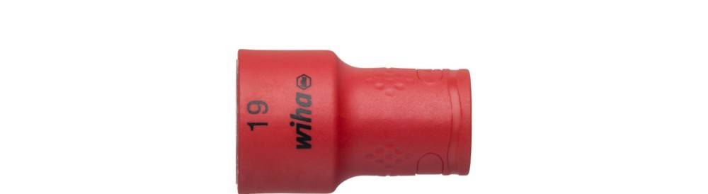 Roter flashenförmiger Adapter oder Stecker mit der Bezeichnung '19' und 'winco', in Seitenansicht auf weißem Hintergrund dargestellt.