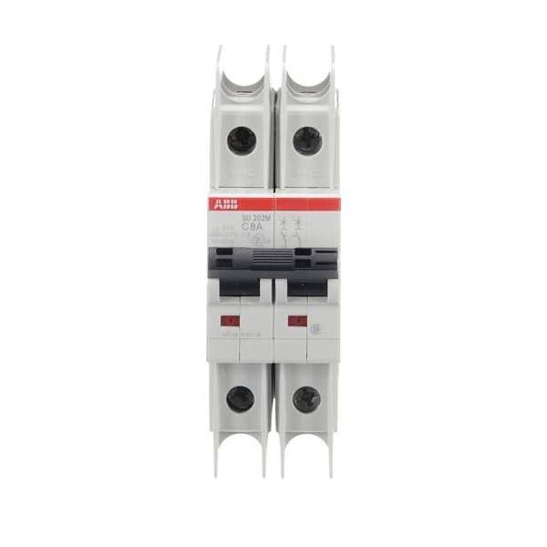 Ein Zweipol-Leitungsschutzschalter 63A mit roten Schaltern und der Beschriftung 'ABB' oben, der zur elektrischen Stromkreisabsicherung verwendet wird.