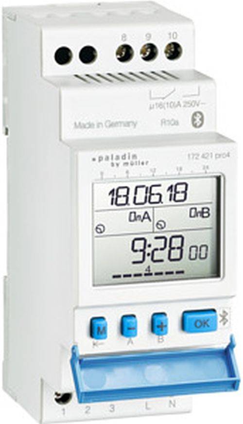 Digitales Timgerät zeigt an: Datum '18.06.18', sowohl 'Ausgang A' als auch 'Ausgang B' auf '0A' eingestellt, aktuelle Zeit '9:28:00'.
