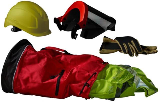 Eine Sammlung von Sicherheitsausrüstung: ein gelber Schutzhelm, ein roter Gesichtsschutz, ein Paar Handschuhe und eine rot-grüne Sicherheitsweste.