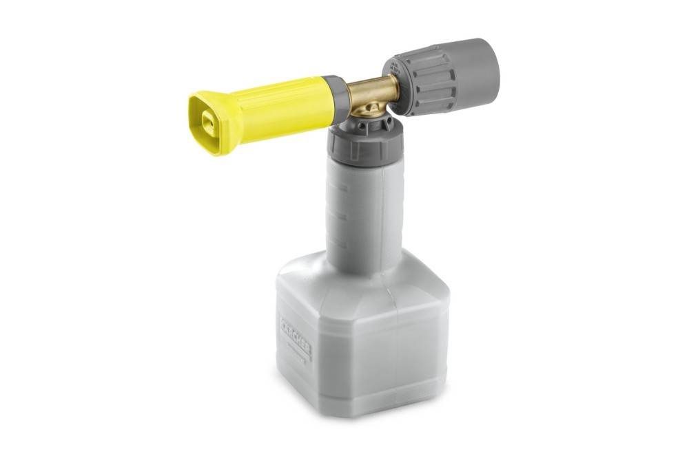 Ein grau-gelber Schaumsprüher mit Düse, der für Reinigungsanwendungen verwendet wird, auf einem weißen Hintergrund.