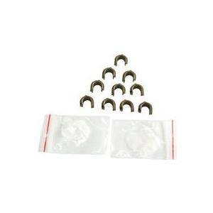 Elf Metallschellen in U-Form, die in einem Dreieck über zwei durchsichtigen Kunststoffbeuteln mit roten Reißverschlüssen angeordnet sind.