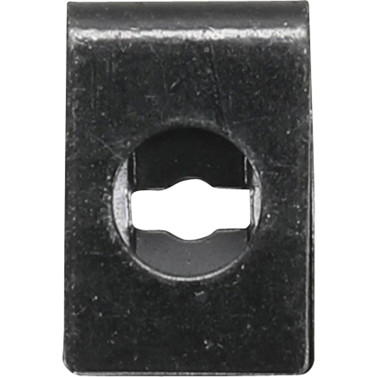 Eine schwarze Metallfederklammer mit rechteckiger Form und einer zentralen kreisförmigen Öffnung, die zum Befestigen von Platten oder Komponenten verwendet wird.