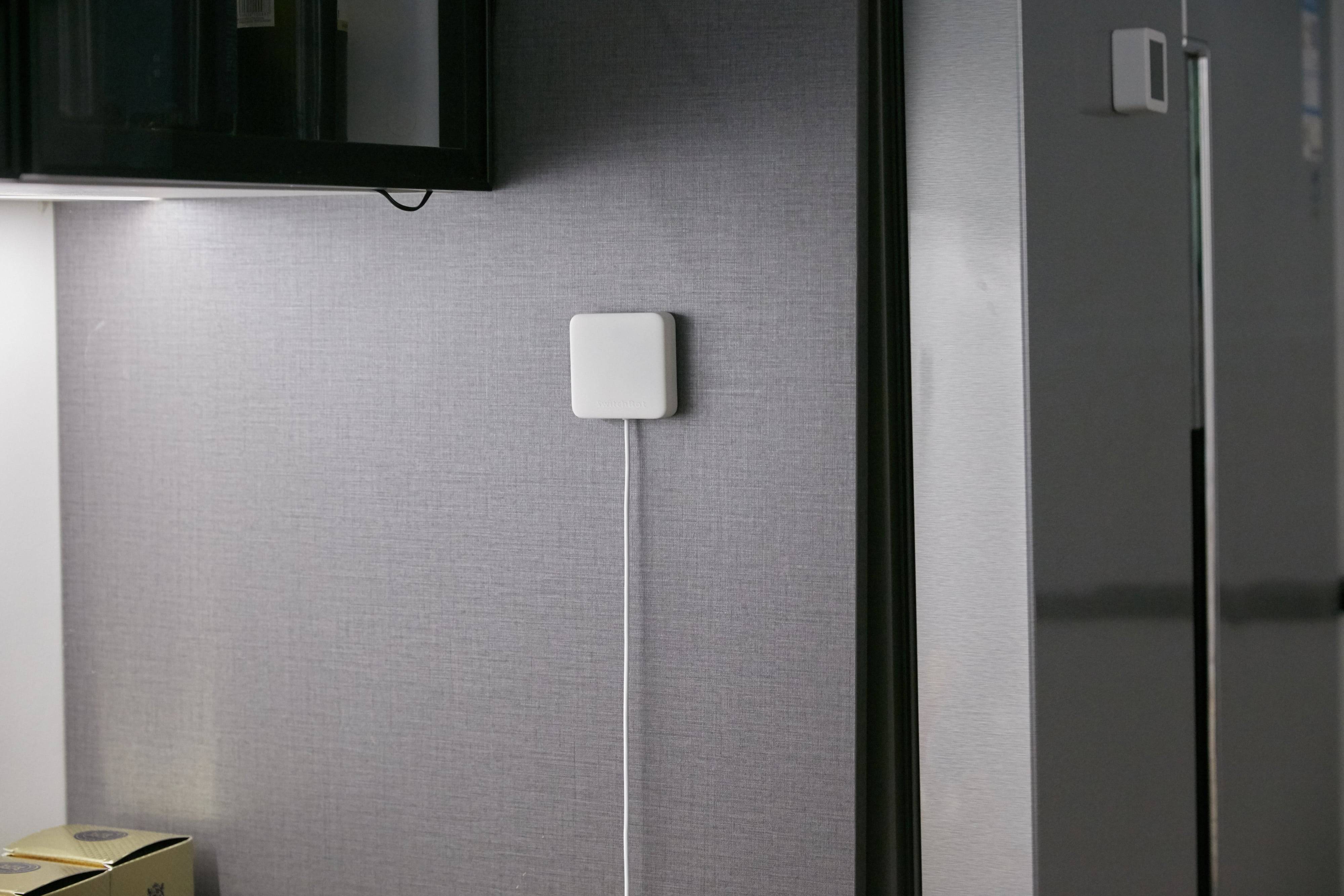 SWITCHBOT Smart Fernbedienung, mini Hub, weiß