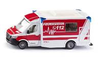 Spielzeug-Krankenwagen in Rot-Weiß-Lackierung mit der Aufschrift 