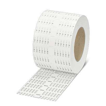 Eine Rolle mit leeren weißen Klebeetiketten mit Perforationslinien, die für den Druck oder zur Beschriftung vorbereitet ist.