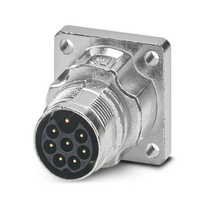 Ein Metallstecker mit sieben Kontakten auf einer quadratischen Platte montiert, verwendet für industrielle oder elektronische Anwendungen.