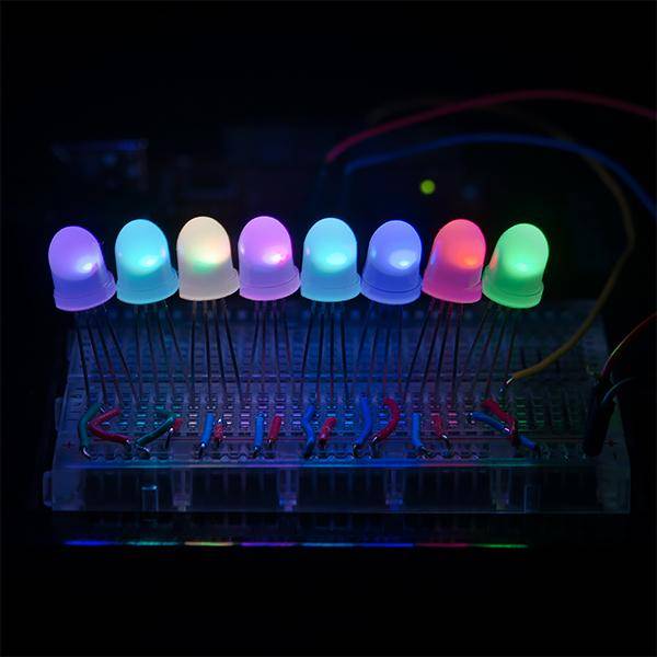 Adressierbare WS2812 RGB LED, PTH, 8mm, diffus, 5er Pack