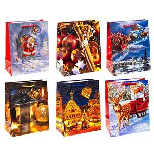 Sechs festliche Weihnachtsgeschenktüten mit Weihnachtsmotiven, darunter der Weihnachtsmann, Weihnachtskugeln, Kerzen, eine Kirche und ein Rentier-Schlitten.