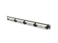 Lange horizontale industrielle LED-Leuchtenleiste mit vier gleichmäßig verteilten Lichtmodulen auf einem Metallrahmen