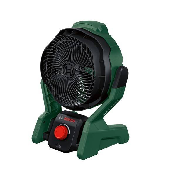 Grüner und schwarzer tragbarer elektrischer Ventilator mit Schutzgitter und rotem Regelknopf, der für vielseitige und effiziente Kühlung konzipiert ist.