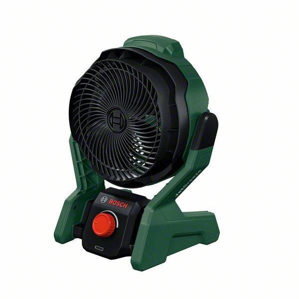 Ein tragbarer grüner und schwarzer Bosch-Ventilator mit verstellbaren Winkeln und einem zentralen Bedienknopf, der für flexible Kühlungslösungen konzipiert ist.