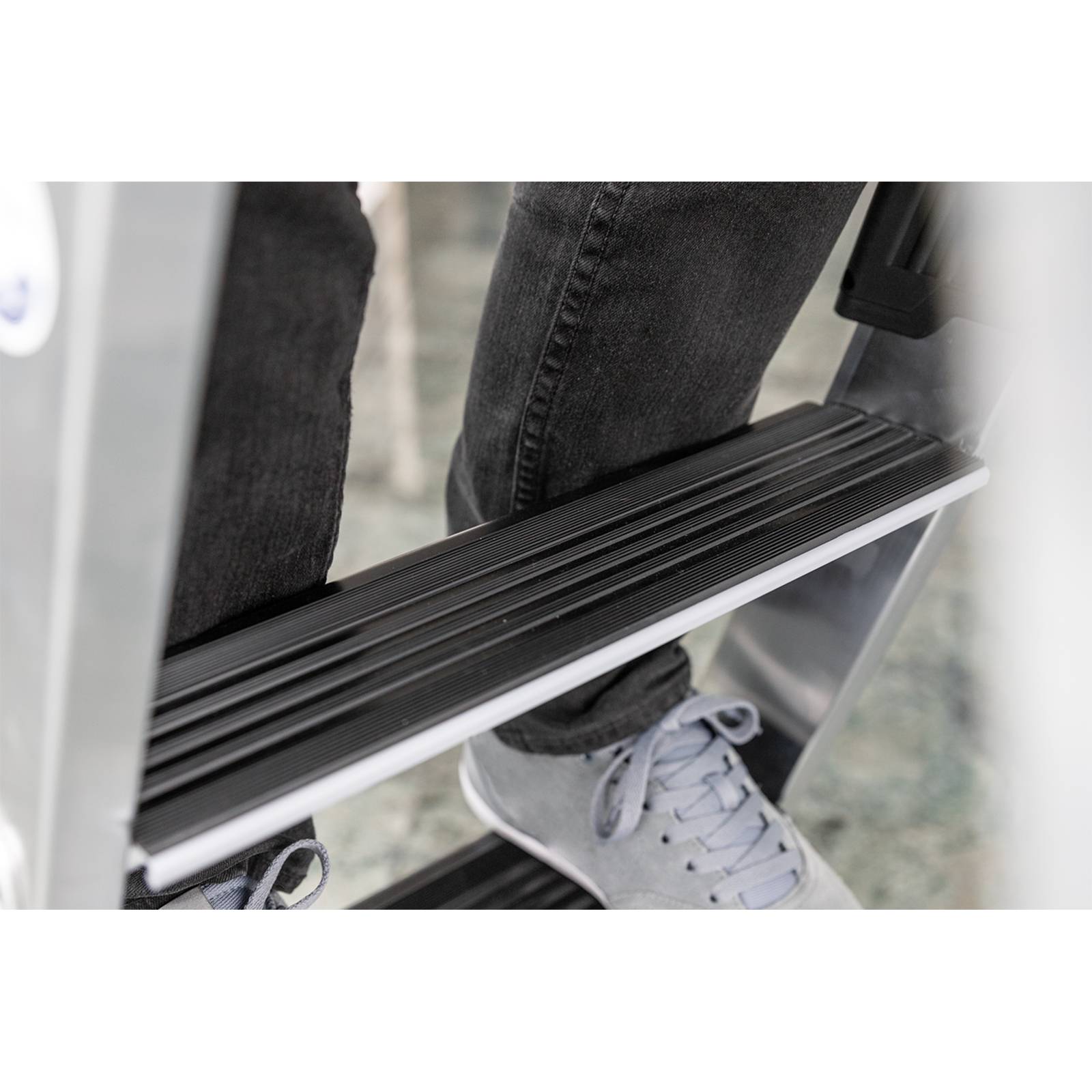 MUNK Nachrüstsatz clip-step relax Trittauflage für Stufen-Stehleiter GFK/Alu (Art.34120) beidseitig begehbar