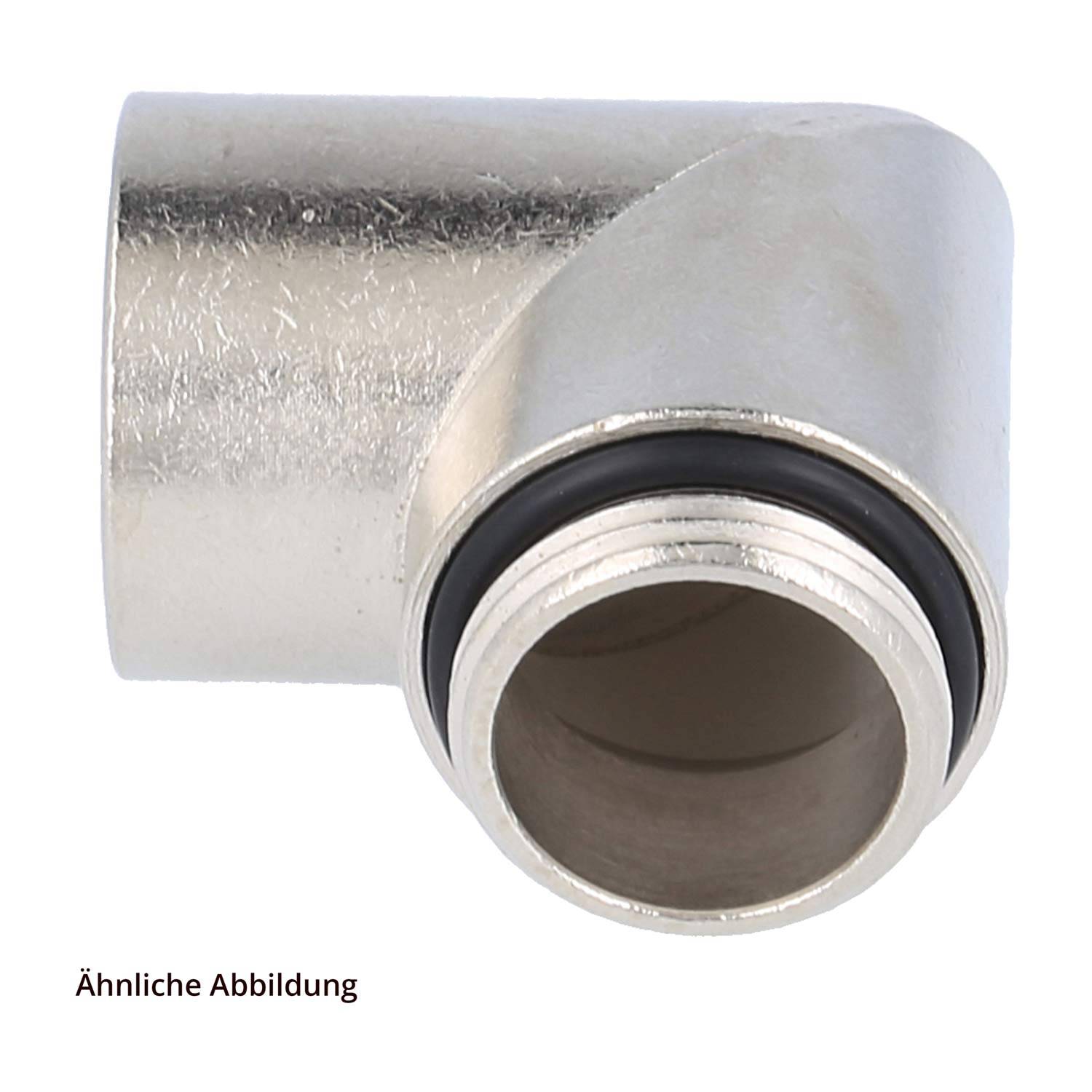 Eine metallische Sanitärarmaturen-Fitting im rechten Winkel mit einem sichtbaren schwarzen Gummiring.